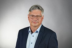 Portraitbild von Dr. Josef Goos, Leiter des Bundesinformationszentrums Landwirtschaft. Klick führt zu Großansicht im neuen Fenster.  