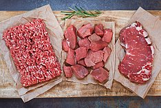 Rindfleisch in verschiedenen Darreichungsformen: als Steak, Hack und Gulasch. Klick führt zu Großansicht im neuen Fenster.